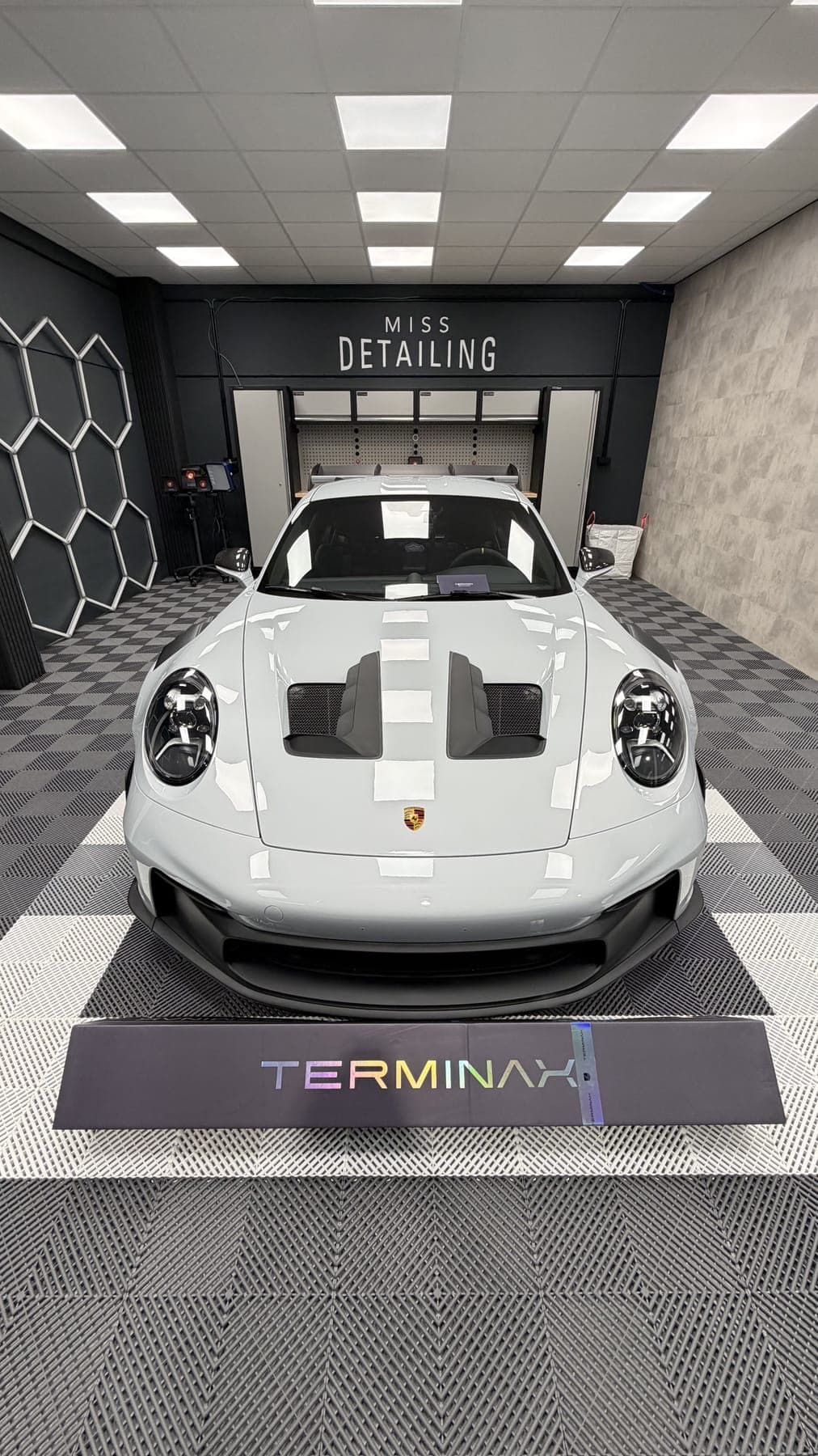 Capot et prises d'air de la GT3 RS après pose du film de protection