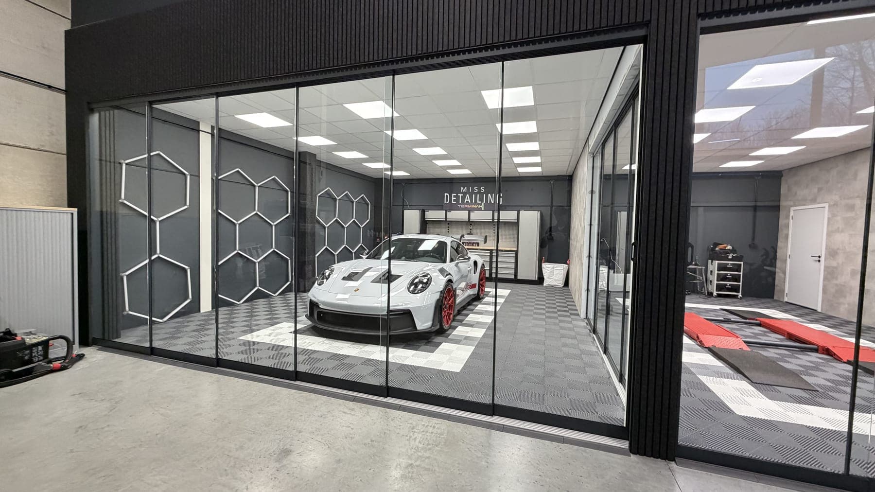 Vue d'ensemble de la GT3 RS dans la cabine de pose